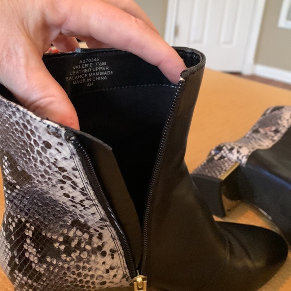 Judith Ripka Black And Reptile Leather Boot.  Valerie Size 7 1/2 M.  NWOT - Picture 8 of 8